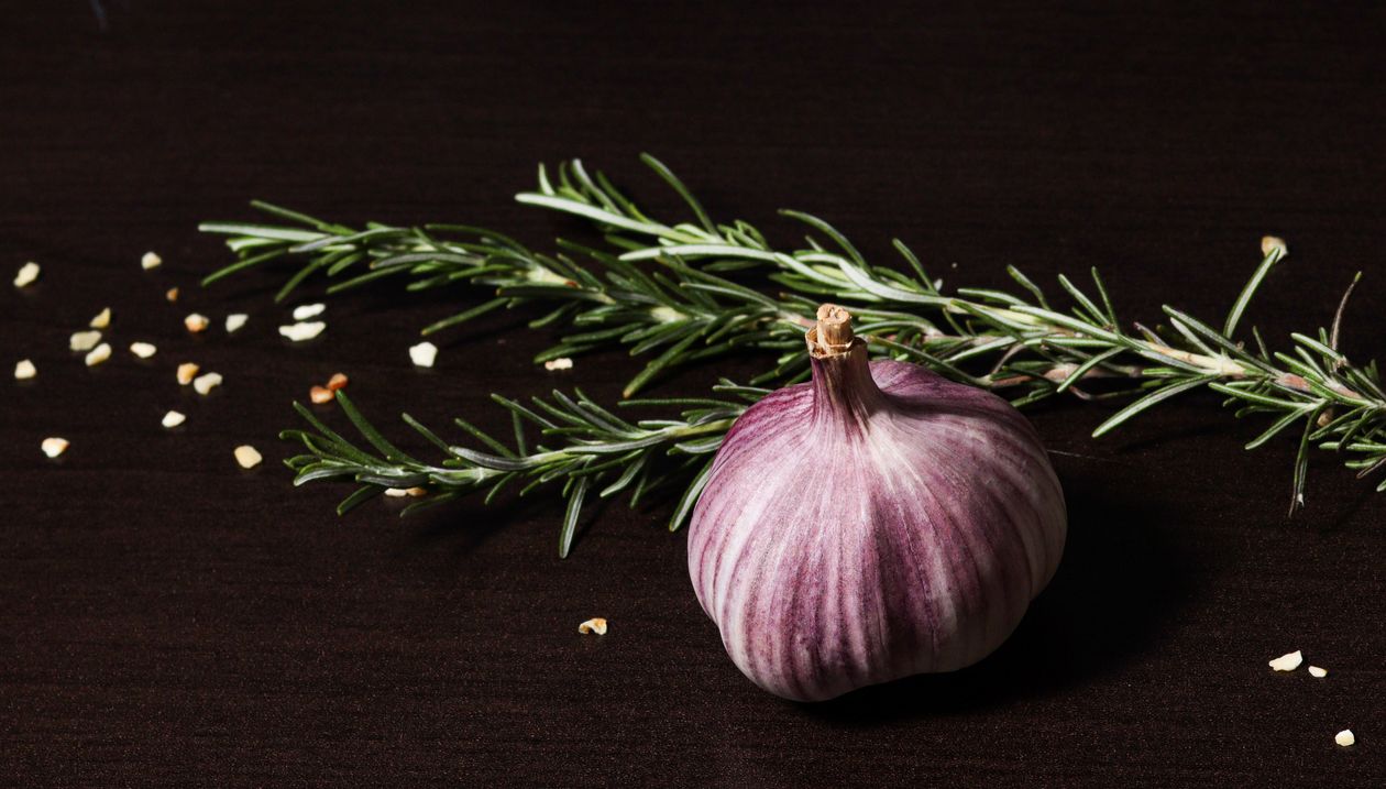 Fresh garlic and rosemary for a garlic herb roast leg of lamb rub