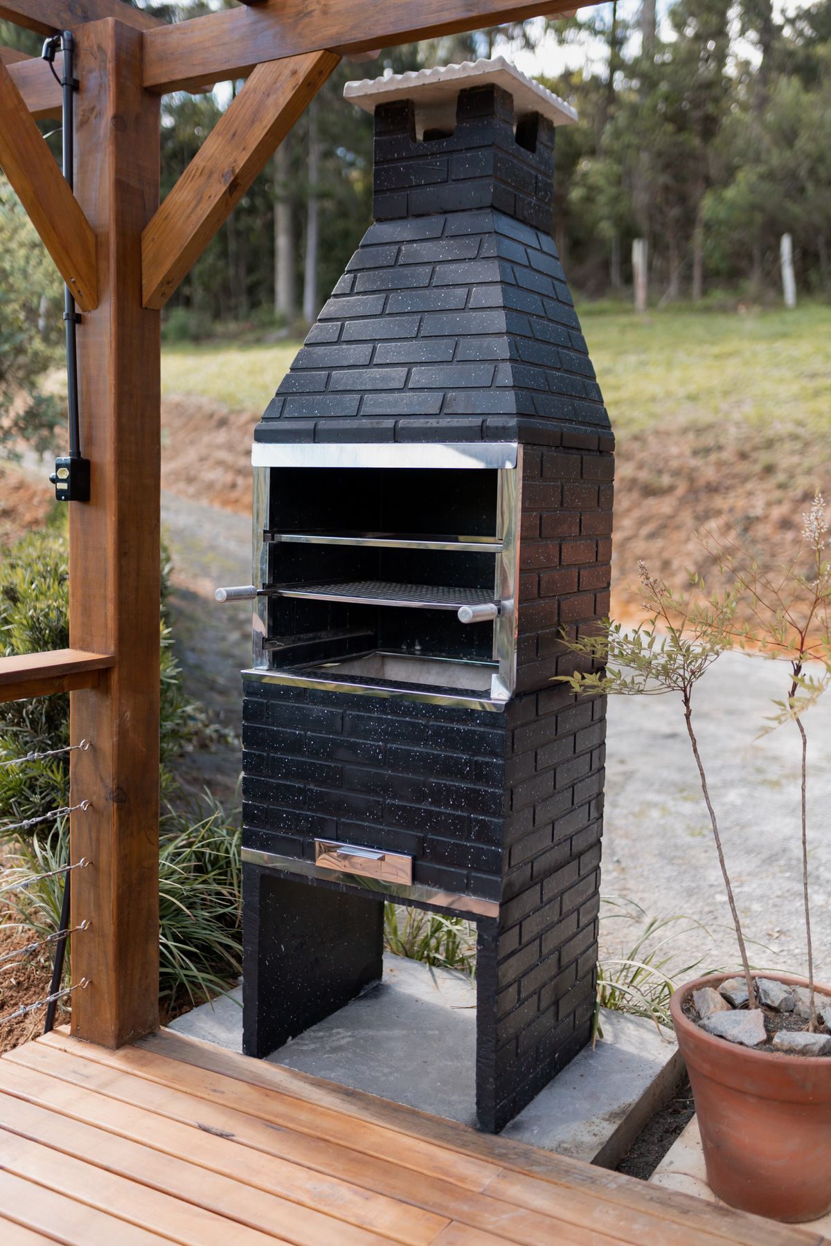 A charcoal grill set up with a hot zone and a cooler zone