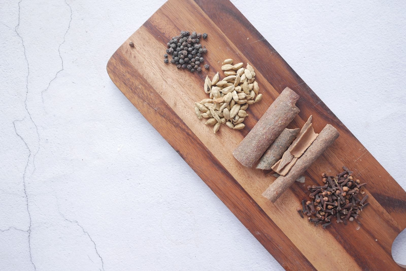 Whole cinnamon, cloves, cumin and peppercorns for a vindaloo masala paste